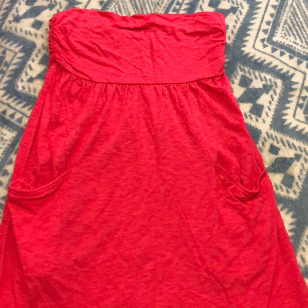 XS pink express strapless dress with pockets!